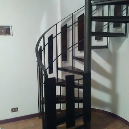 Via Folino Cabiana شقة